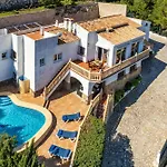 فيلة Casa Luna